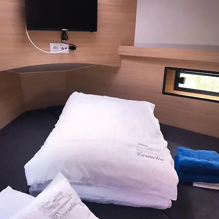 Bådhotel Jacht Motorowy Futura 40 Fly Grand Horizon *