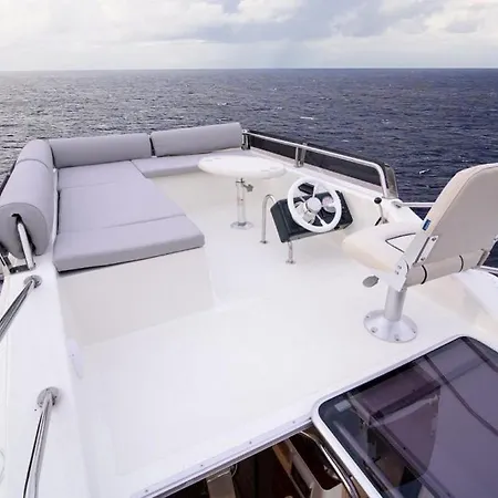 Jacht Motorowy Futura 40 Fly Grand Horizon